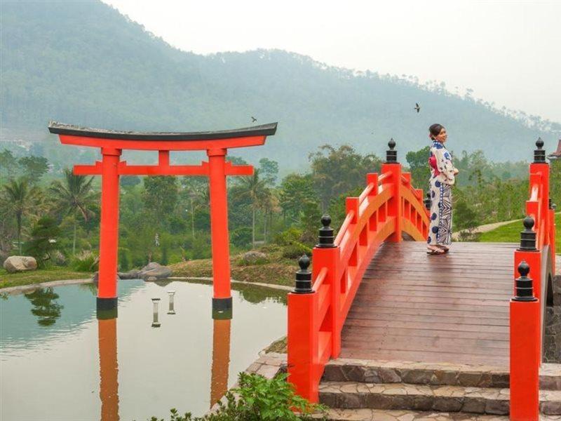 The Onsen Hot Spring Resort Batu  Exterior photo